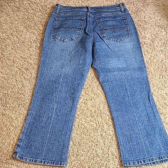Jeanstar Capri Jeans   - Picture 2 of 3